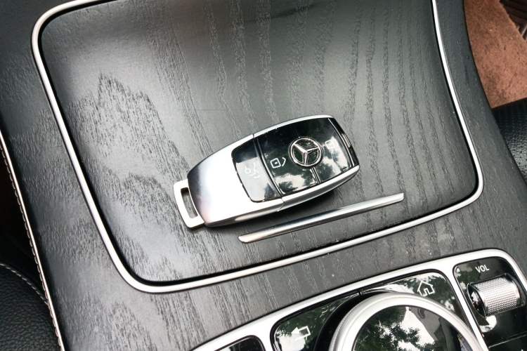 Used Mercedes-Benz E-Class 2018 Restyled E 300 L Sporty and Stylish Edition Vehicle Key