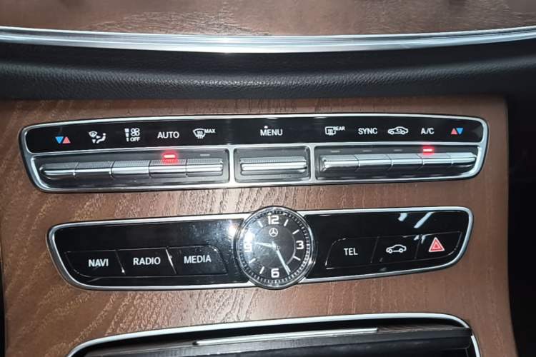 Used Mercedes-Benz E-Class 2018 E 200 L Audio And AC Panel