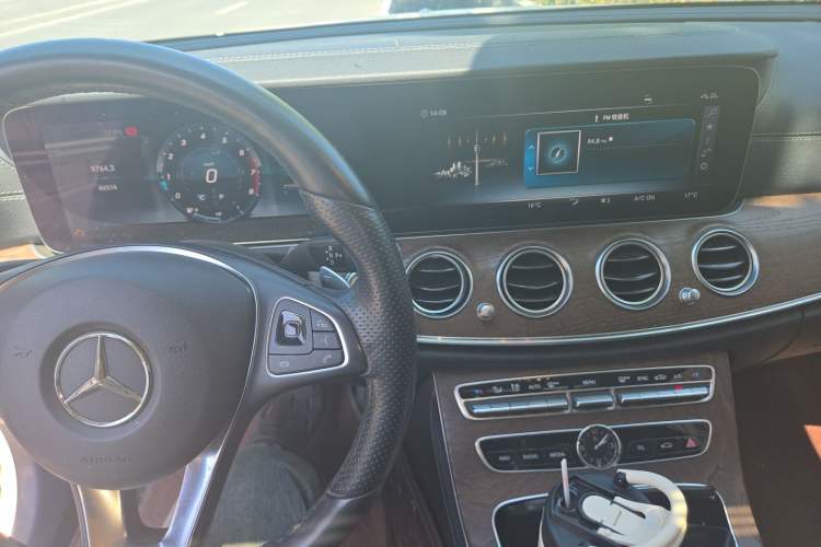 Used Mercedes-Benz E-Class 2018 Facelift E 200 L Audio And AC Panel
