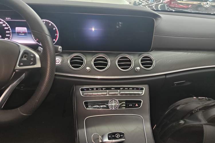 Used Mercedes-Benz E-Class 2018 E 200 L Sport Edition Audio And AC Panel
