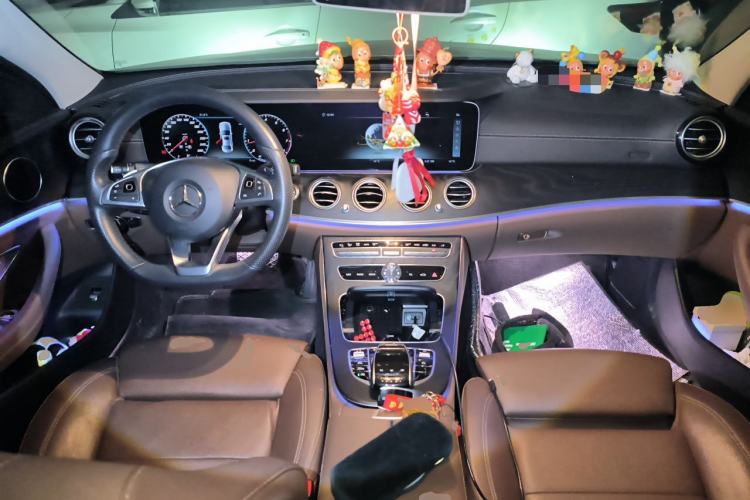 Used Mercedes-Benz E-Class 2018 Facelift E 200 L Sport Edition Center Console