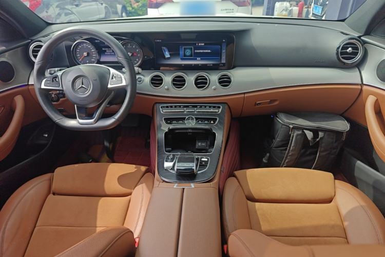 Used Mercedes-Benz E-Class 2018 E 200 Sport 4MATIC Center Console