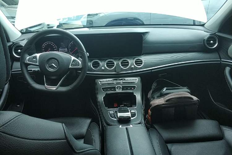 Used Mercedes-Benz E-Class 2018 Facelift E 200 L Sport Edition Center Console