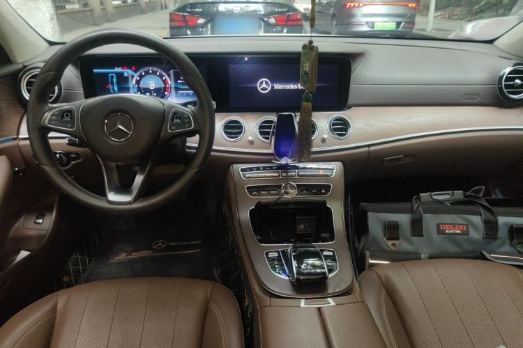 Used Mercedes-Benz E-Class 2018 E 300 L Luxury Model Center Console