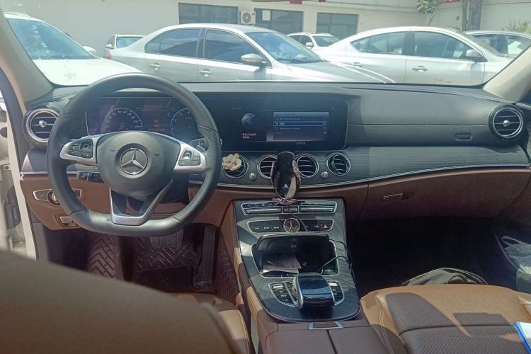 Used Mercedes-Benz E-Class 2018 E 300 L Sport Luxury Edition Center Console