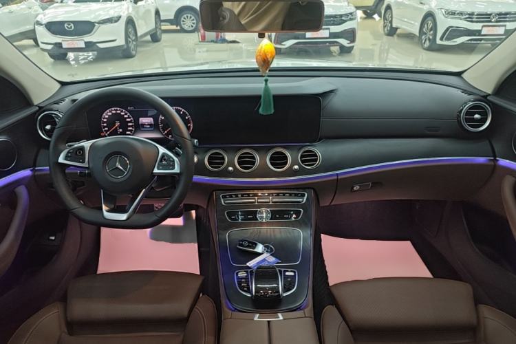 Used Mercedes-Benz E-Class 2018 Facelift E 200 L Sport Edition Center Console