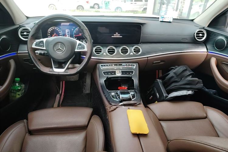 Used Mercedes-Benz E-Class 2018 Facelift E 200 L Sport 4MATIC Center Console