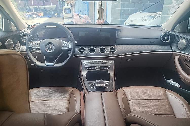 Used Mercedes-Benz E-Class 2018 Restyled E 300 L Sporty and Stylish Edition Center Console