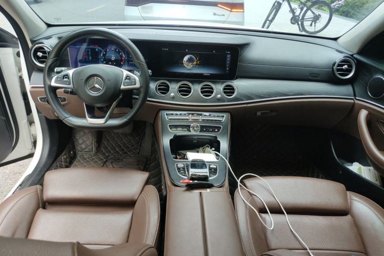 Used Mercedes-Benz E-Class 2018 Facelift E 200 L Sport Edition Center Console
