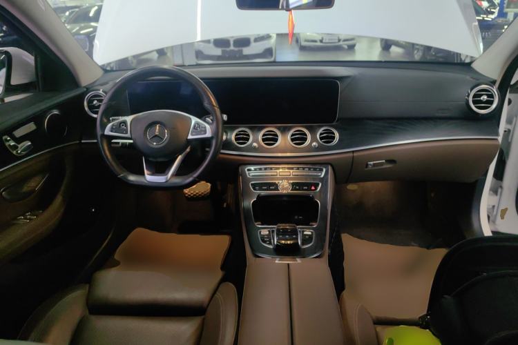 Used Mercedes-Benz E-Class 2018 E 200 L Sport Edition Center Console