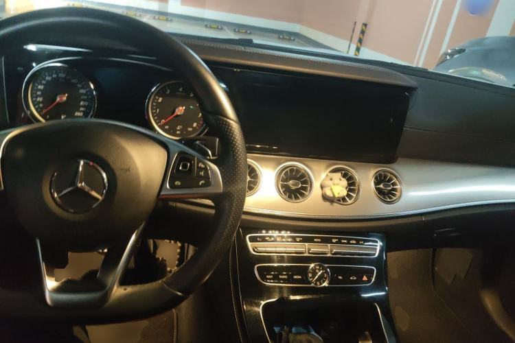 Used Mercedes-Benz E-Class 2018 E 200 Convertible Coupe Center Console