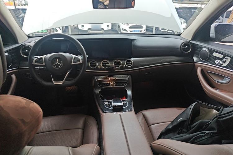 Used Mercedes-Benz E-Class 2018 E 300 L Sport Luxury Edition Center Console