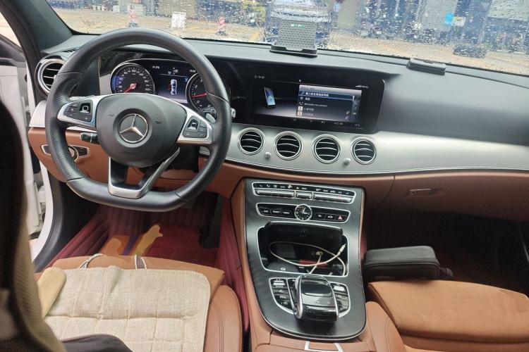 Used Mercedes-Benz E-Class 2018 E 200 Sport 4MATIC Center Console