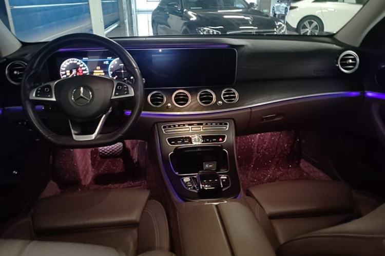 Used Mercedes-Benz E-Class 2018 Facelift E 200 L Sport Edition Center Console