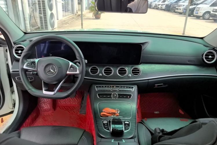 Used Mercedes-Benz E-Class 2018 E 200 L Sport Edition Center Console