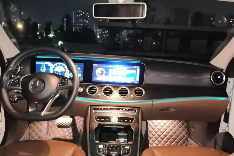 Used Mercedes-Benz E-Class 2018 Restyled E 300 L Sport Luxury Edition Center Console