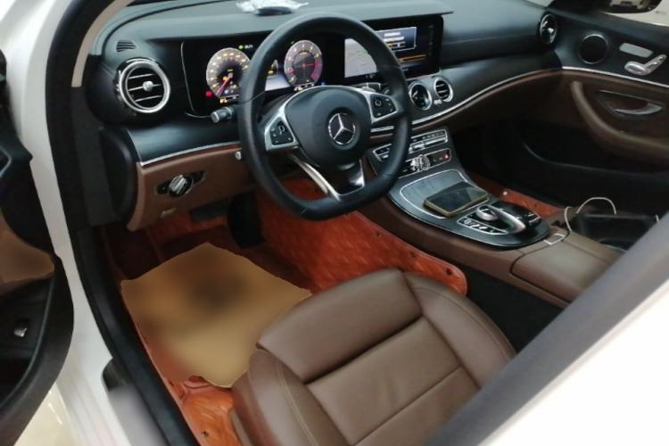 Used Mercedes-Benz E-Class 2018 Facelift E 200 L Sport 4MATIC Center Console