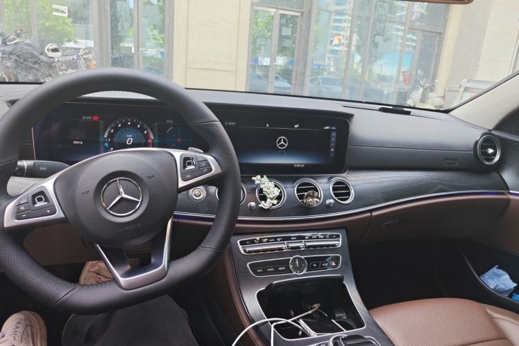 Used Mercedes-Benz E-Class 2018 Restyled E 300 L Sporty and Stylish Edition Center Console