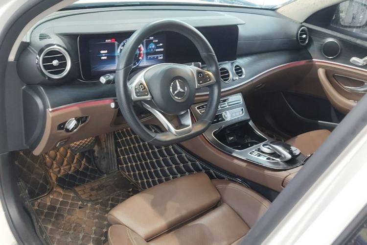 Used Mercedes-Benz E-Class 2018 Facelift E 200 L Sport Edition Center Console