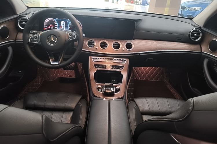 Used Mercedes-Benz E-Class 2018 E 200 L Center Console