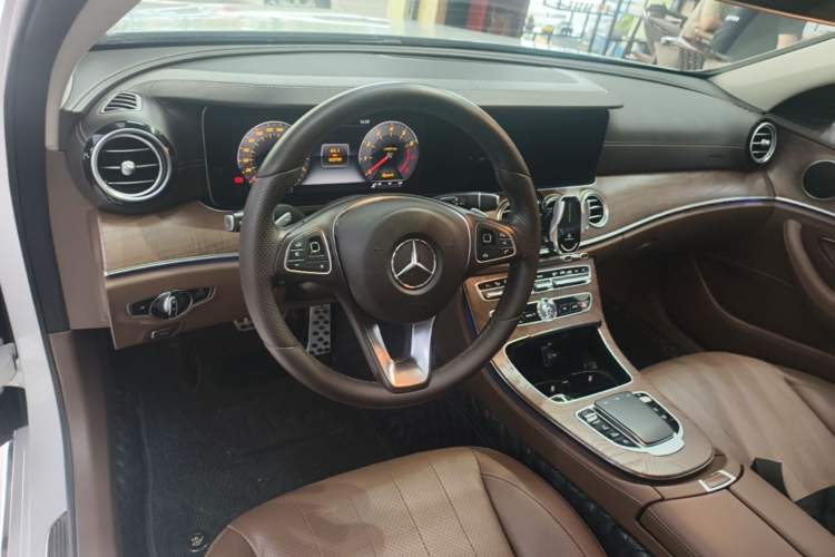 Used Mercedes-Benz E-Class 2018 Facelift E 300 L Luxury Edition Center Console