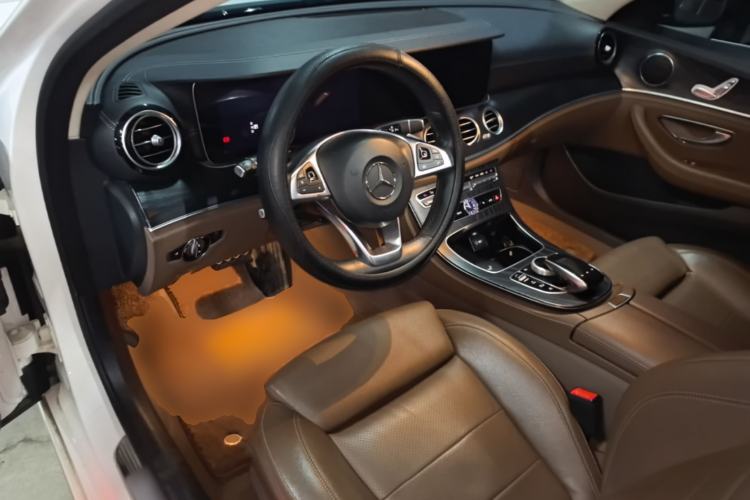 Used Mercedes-Benz E-Class 2018 Facelift E 200 L Sport Edition Center Console