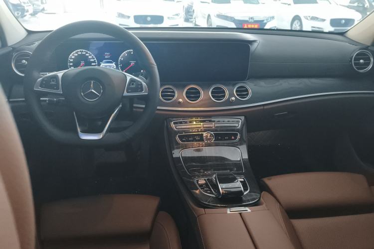 Used Mercedes-Benz E-Class 2018 E 200 L Sport Edition Center Console