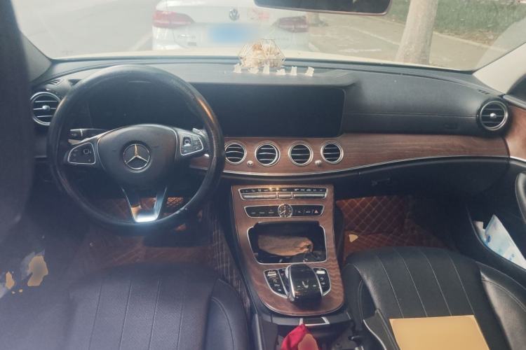 Used Mercedes-Benz E-Class 2018 E 300 L Luxury Model Center Console