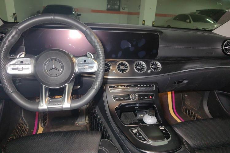 Used Mercedes-Benz E-Class 2018 Facelift E 200 L Sport Edition Center Console