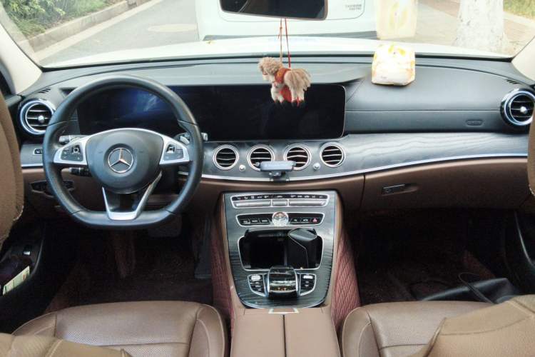Used Mercedes-Benz E-Class 2018 E 300 L Sport Luxury Edition Center Console