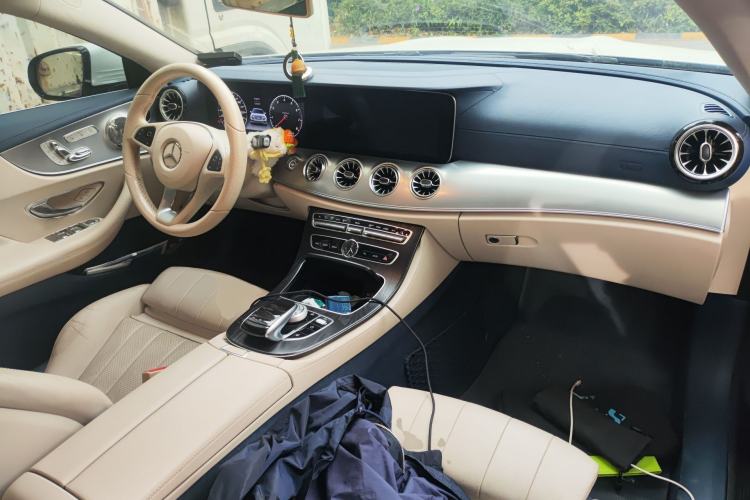 Used Mercedes-Benz E-Class 2018 E 200 4MATIC Coupe Center Console