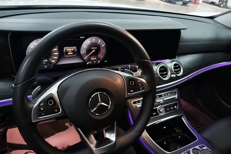 Used Mercedes-Benz E-Class 2018 Facelift E 200 L Sport Edition Center Console
