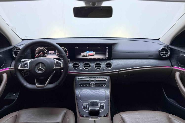 Used Mercedes-Benz E-Class 2018 E 300 L Sport Luxury Edition Center Console