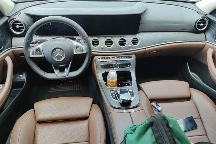 Used Mercedes-Benz E-Class 2018 Facelift E 200 L Sport Edition Center Console