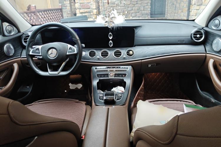Used Mercedes-Benz E-Class 2018 E 200 L Sport Edition Center Console
