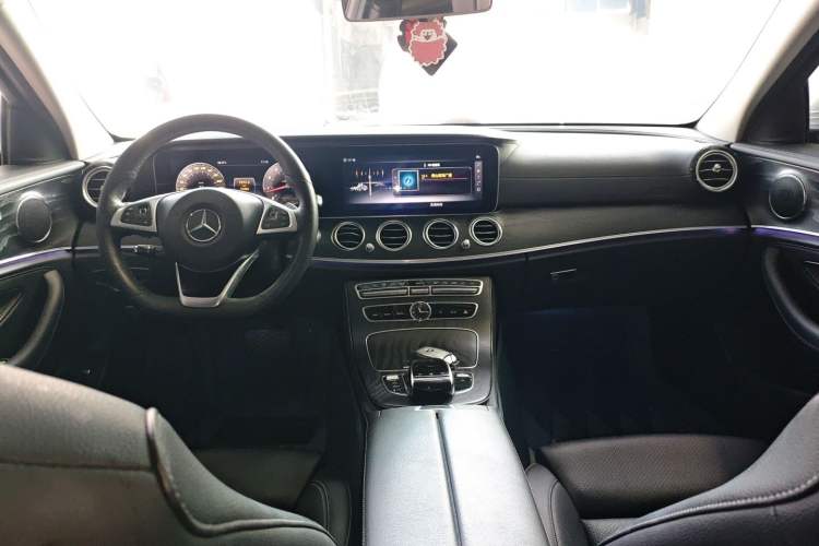 Used Mercedes-Benz E-Class 2018 E 200 L Sport Edition Center Console