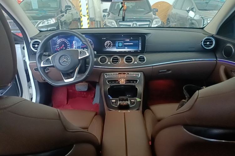 Used Mercedes-Benz E-Class 2018 Facelift E 200 L Sport 4MATIC Center Console