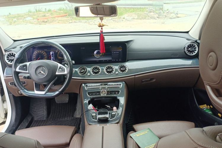 Used Mercedes-Benz E-Class 2018 E 200 L Sport Edition Center Console