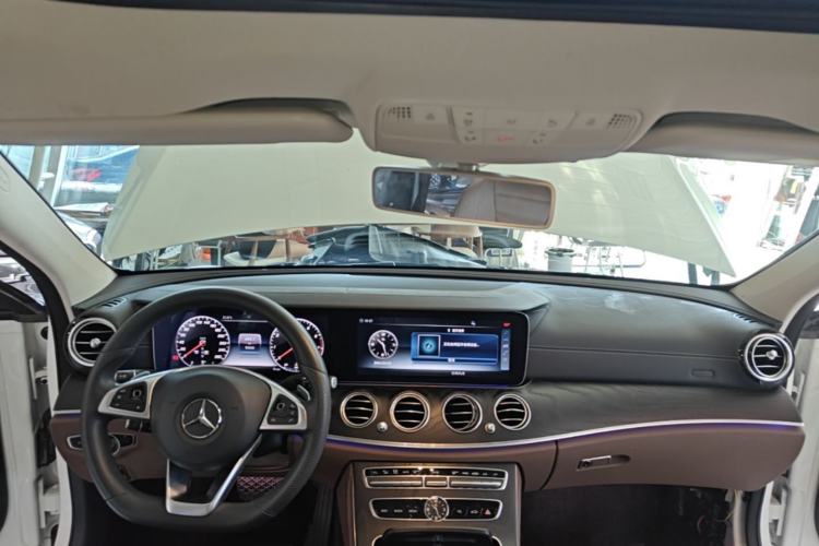 Used Mercedes-Benz E-Class 2018 Facelift E 200 L Sport Edition Center Console