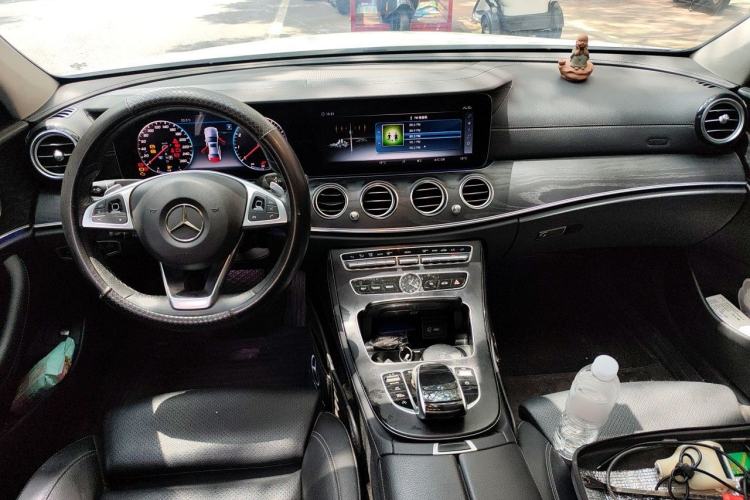 Used Mercedes-Benz E-Class 2018 E 200 L Sport 4MATIC Center Console
