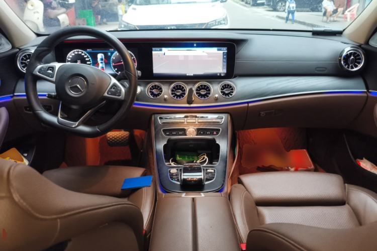 Used Mercedes-Benz E-Class 2018 Facelift E 200 L Sport Edition Center Console