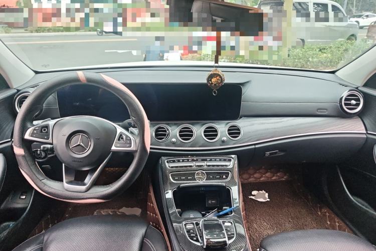 Used Mercedes-Benz E-Class 2018 E 300 L Sport Luxury Edition Center Console