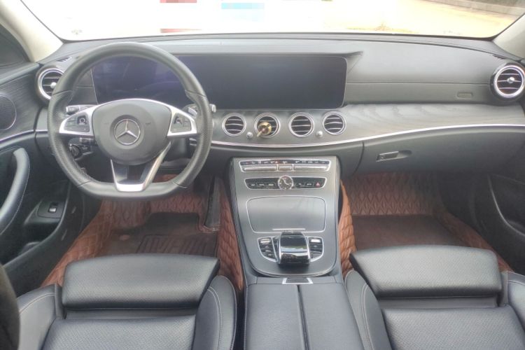 Used Mercedes-Benz E-Class 2018 E 200 L Sport Edition Center Console