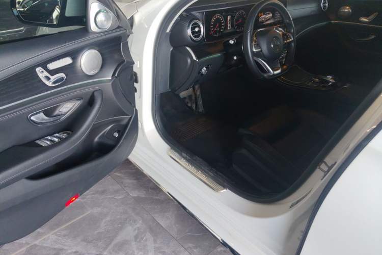 Used Mercedes-Benz E-Class 2018 Facelift E 200 L Sport Edition Driver Seat
