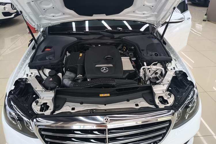 Used Mercedes-Benz E-Class 2018 E 200 L Engine Bay