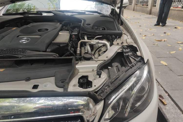 Used Mercedes-Benz E-Class 2018 E 300 L Luxury Model Engine Bay Left