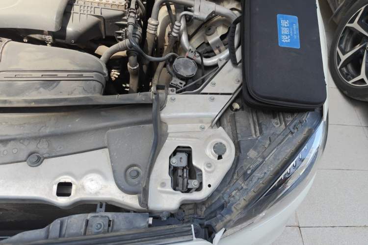 Used Mercedes-Benz E-Class 2018 Restyled E 300 L Sporty and Stylish Edition Engine Bay Left