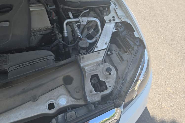 Used Mercedes-Benz E-Class 2018 Facelift E 200 L Engine Bay Left