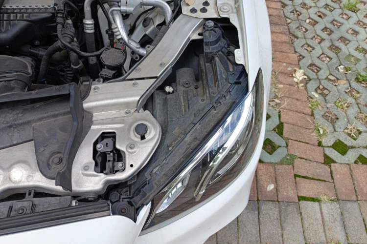 Used Mercedes-Benz E-Class 2018 Facelift E 200 L Sport Edition Engine Bay Left