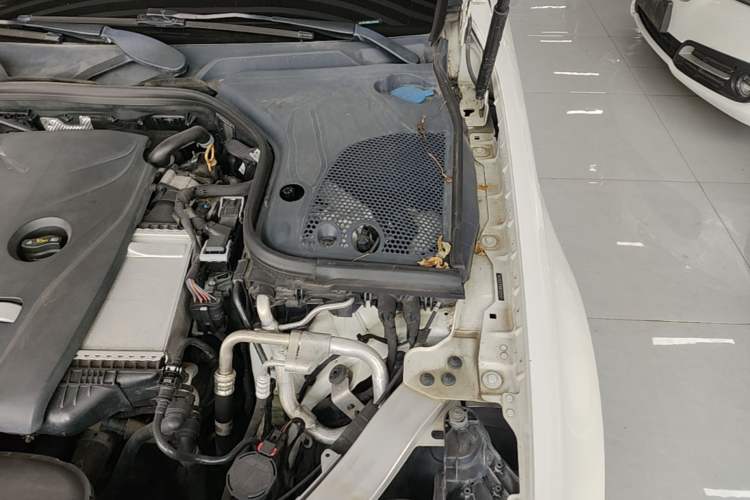 Used Mercedes-Benz E-Class 2018 Restyled E 300 L Sport Luxury Edition Engine Bay Left